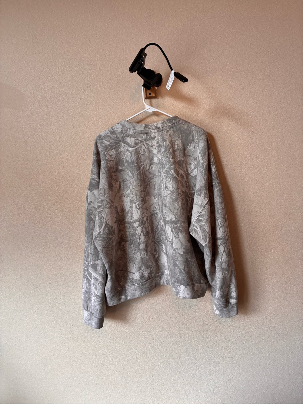 Hollister Men's Gray Camouflage Crewneck Sweater - Picture 2 of 3